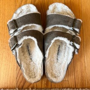 Arizona Shearling Birkenstock’s in green